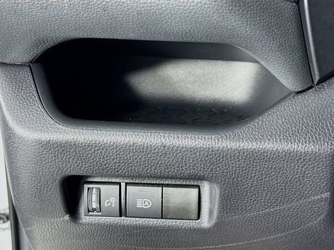 Used 2025 Toyota RAV4 XLE AWD/4WD image 14