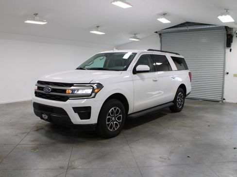 Used 2024 Ford Expedition Max XLT image 4