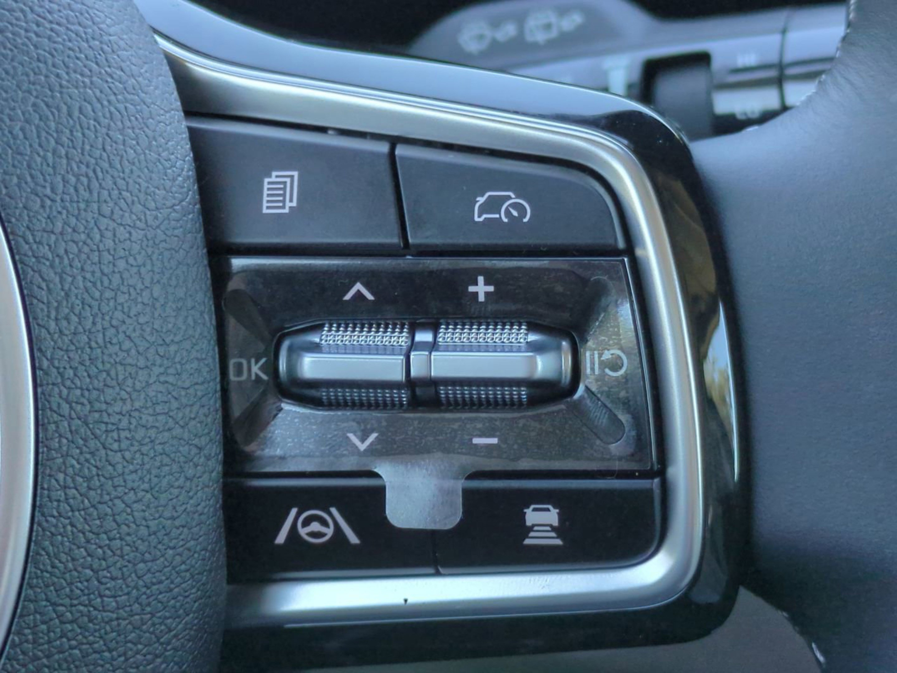 Certified 2025 Kia Sorento S w/ Panoramic Sunroof Package FWD image 26