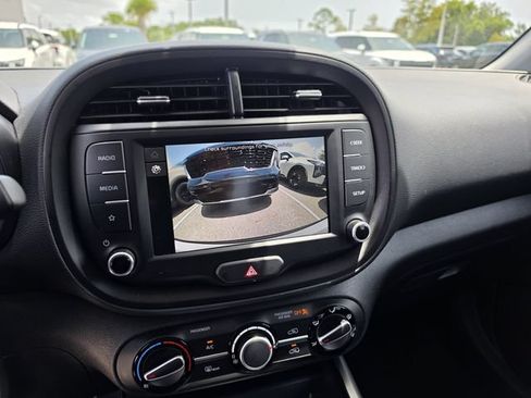 Certified 2025 Kia Soul LX w/ LX Technology Package FWD image 21
