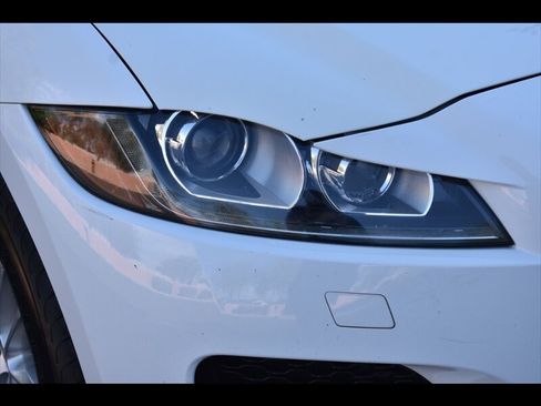 Used 2019 Jaguar F-PACE Prestige AWD/4WD image 40