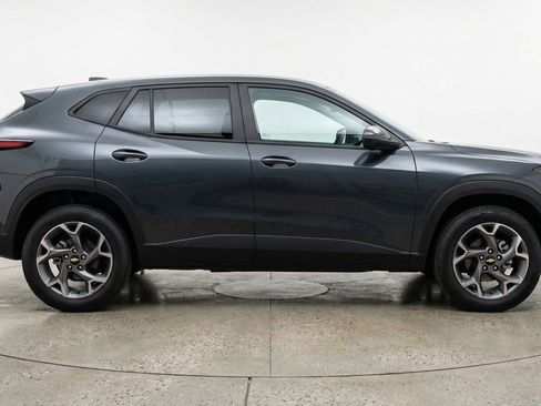 Used 2025 Chevrolet Trax LT image 11