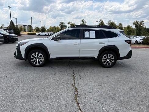 Used 2025 Subaru Outback Premium AWD/4WD image 4