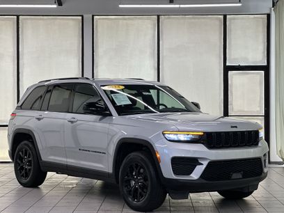 Used 2025 Jeep Grand Cherokee Altitude
