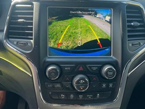 Used 2018 Jeep Grand Cherokee Limited AWD/4WD image 11