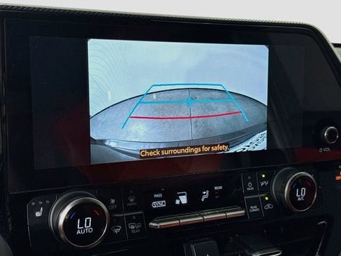Used 2023 Toyota Highlander XSE FWD image 13