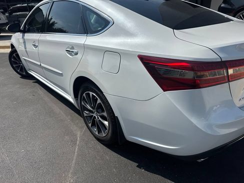 Used 2016 Toyota Avalon XLE Premium FWD image 3