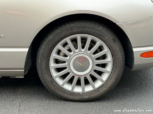 Used 2004 Ford Thunderbird image 31