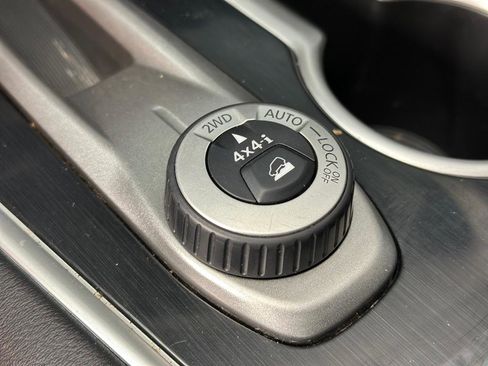 Used 2017 Nissan Pathfinder SV image 21