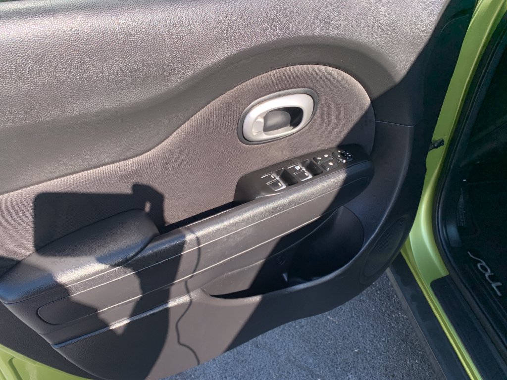 Used 2018 Kia Soul FWD image 18