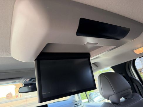 Used 2025 Toyota Sienna XLE w/ XLE Plus Package image 37