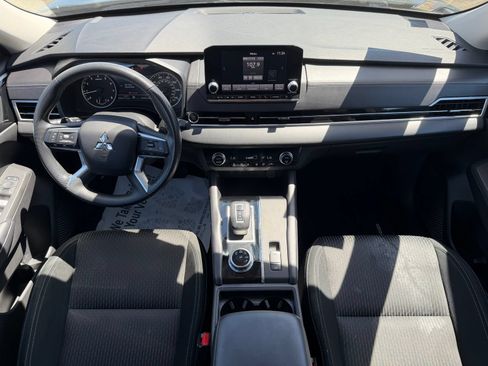 Used 2024 Mitsubishi Outlander ES FWD image 16