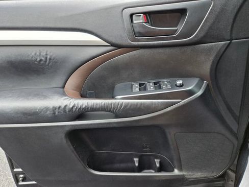 Used 2015 Toyota Highlander Plus FWD image 35