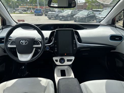 Used 2018 Toyota Prius Prime Advanced w/ Carpet Mat Package FWD image 18