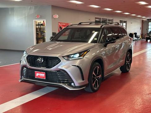 Used 2022 Toyota Highlander XSE AWD/4WD image 7