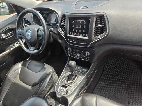 Used 2019 Jeep Cherokee Trailhawk w/ Comfort/Convenience Group AWD/4WD image 12