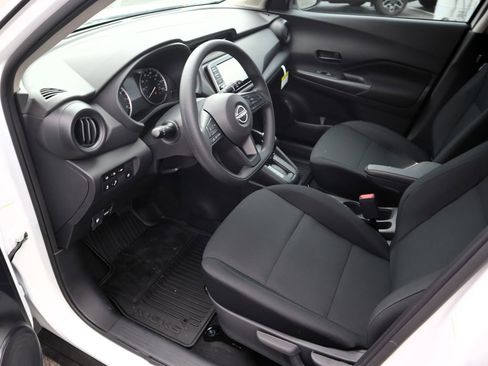 New 2025 Nissan Kicks Play S image 13