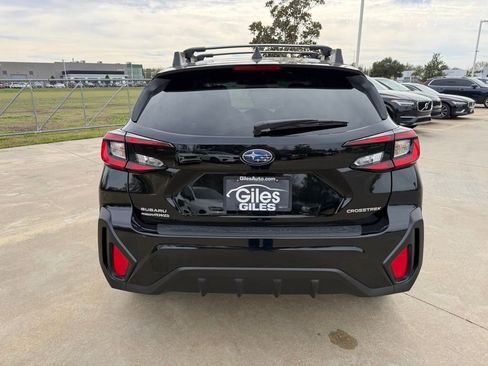 Used 2024 Subaru Crosstrek 2.0i Premium image 4