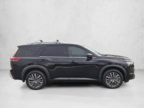Used 2024 Nissan Pathfinder SL w/ SL Premium Package FWD image 5