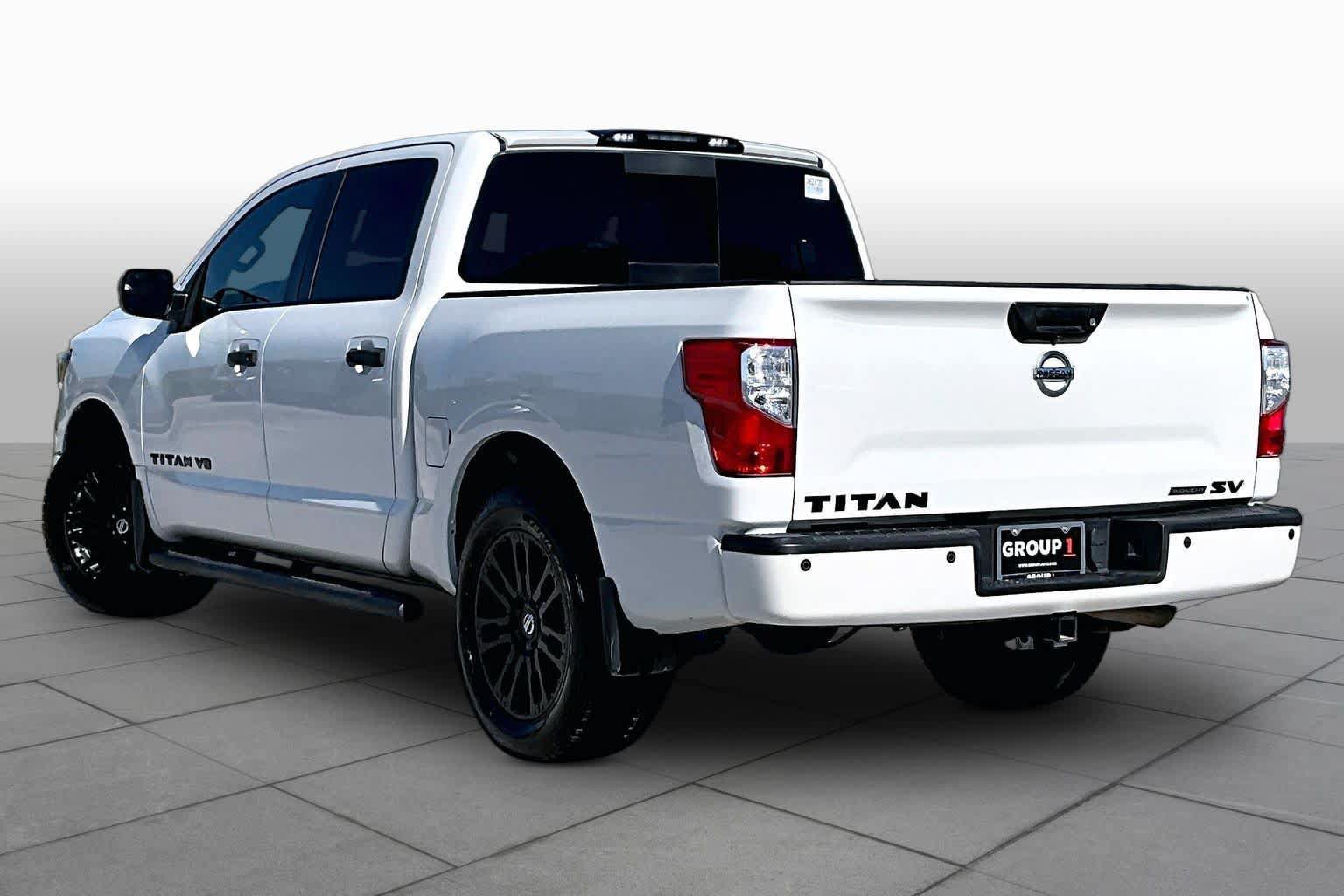 Used 2018 Nissan Titan SV w/ SV Convenience Package RWD image 12