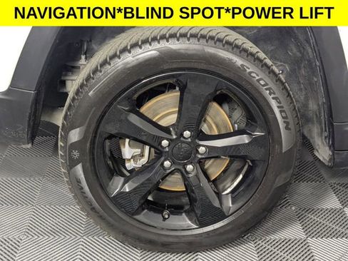 Used 2022 Jeep Grand Cherokee L Limited w/ Black Appearance Package RWD image 8
