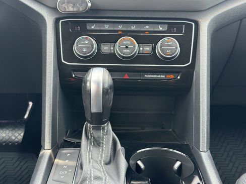 Used 2022 Volkswagen Atlas Cross Sport SE FWD image 20