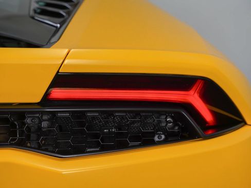 Used 2015 Lamborghini Huracan LP 610-4 AWD/4WD image 22