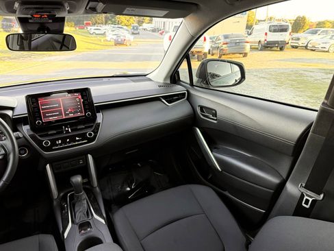 Used 2022 Toyota Corolla Cross LE FWD image 27