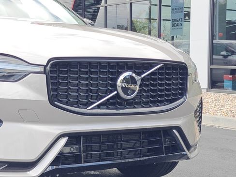 Used 2025 Volvo XC60 B5 Plus image 31