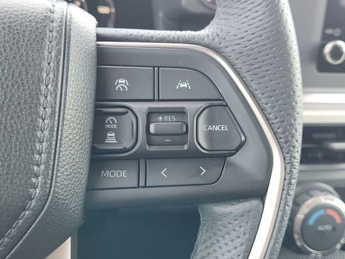 Used 2025 Toyota Tacoma TRD Sport AWD/4WD image 31