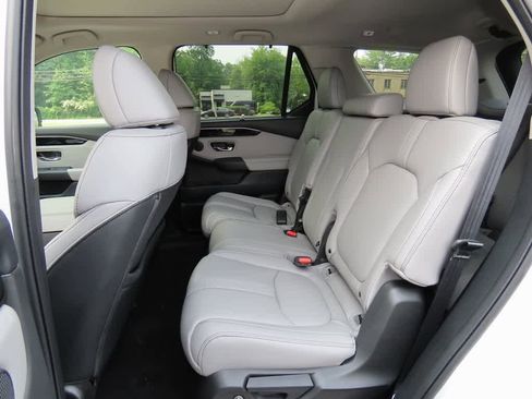 New 2025 Honda Pilot Touring image 13