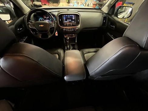 Used 2022 Chevrolet Colorado Z71 AWD/4WD image 3