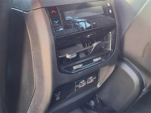 Used 2024 Jeep Grand Cherokee L Altitude image 19