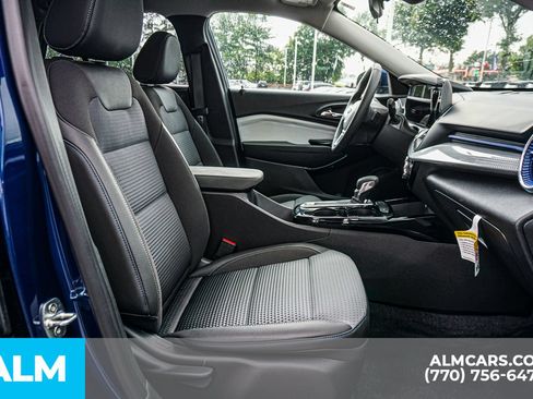 Used 2024 Chevrolet Trax LT w/ LT Convenience Package FWD image 23