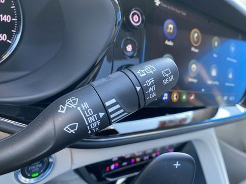 Used 2023 Buick Envision Avenir image 26