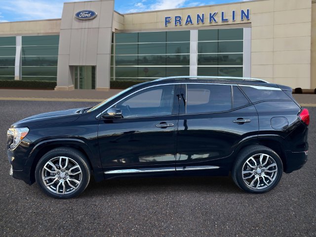 Used 2024 GMC Terrain Denali w/ Denali Premium Package AWD/4WD image 4