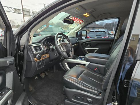 Used 2016 Nissan Titan SL image 4
