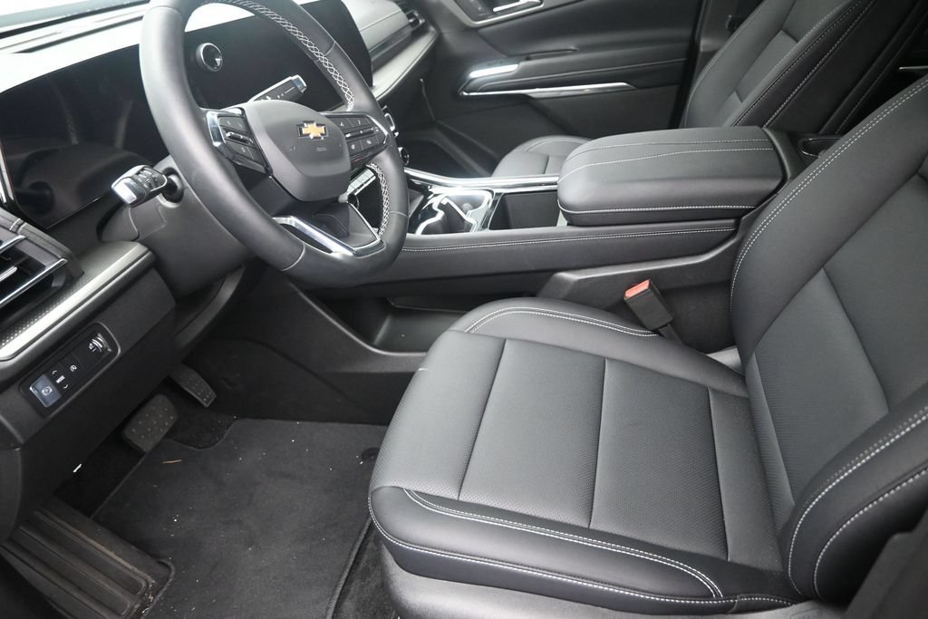 Used 2026 Chevrolet Traverse LT FWD image 12