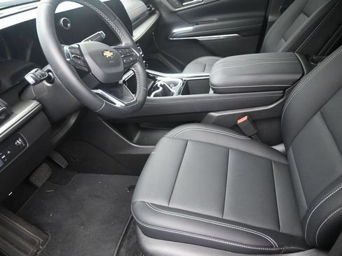 Used 2026 Chevrolet Traverse LT FWD image 12