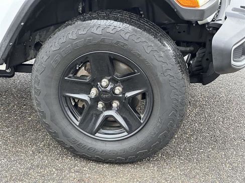 Used 2022 Jeep Gladiator Sport image 7