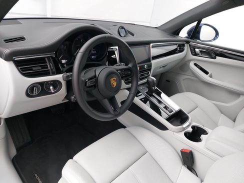 Certified 2026 Porsche Macan AWD/4WD image 18