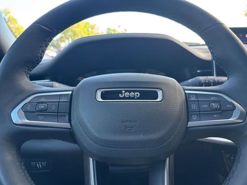 Used 2025 Jeep Compass Limited image 29
