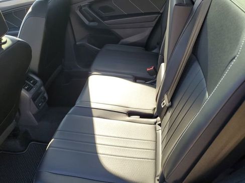 Used 2024 Volkswagen Tiguan SE image 13