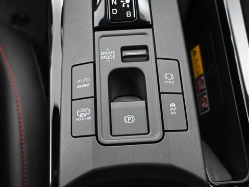 New 2025 Toyota Prius Plug-In Hybrid FWD image 28