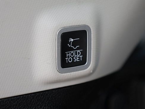 Used 2024 Jeep Grand Cherokee Limited w/ Black Appearance Package image 7