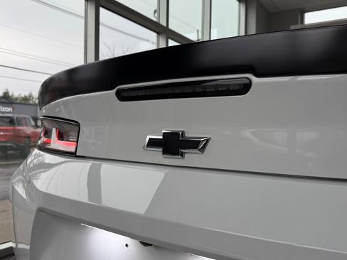 Used 2018 Chevrolet Camaro SS image 19