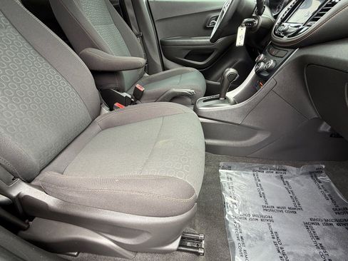 Used 2020 Chevrolet Trax LS w/ Tint and Cruise Package FWD image 10
