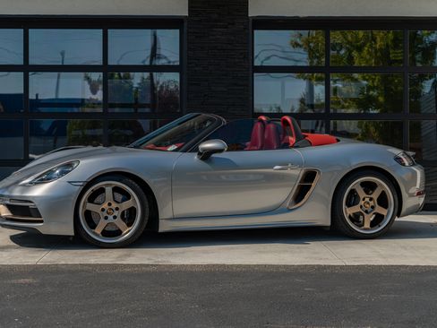 Used 2021 Porsche 718 Boxster RWD image 2