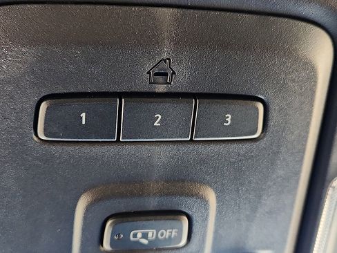 Used 2023 Chevrolet Suburban Premier image 9