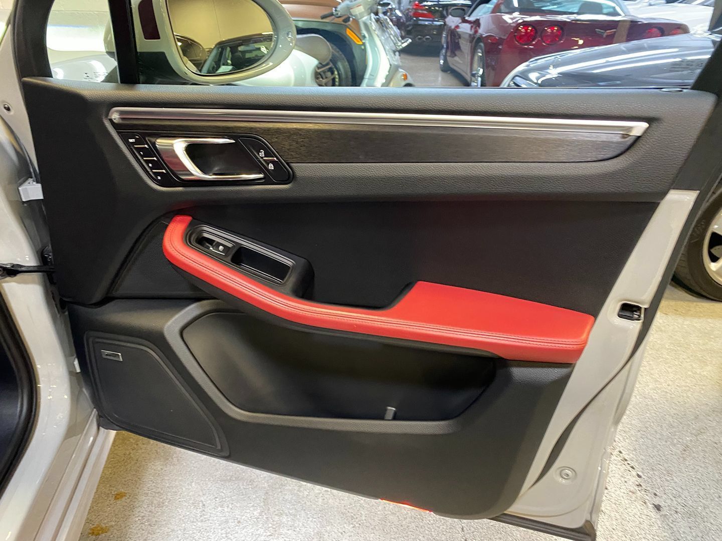 Used 2021 Porsche Macan GTS AWD/4WD image 26